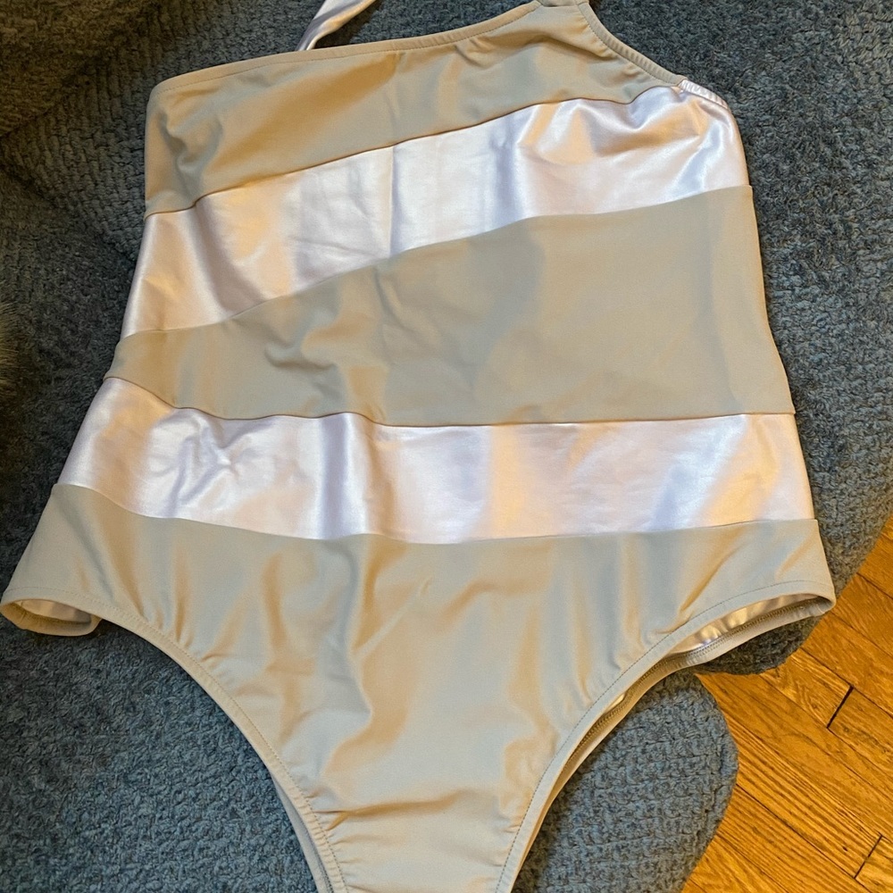 New VENUS SPORTS ILLUSTRATED PLUS SIZE ONE PIECE